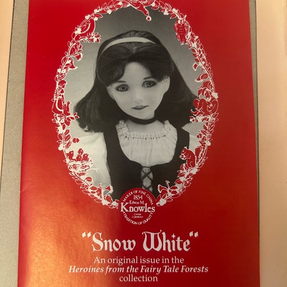 Knowles Snow White Certificate with Red Design! - Picture 3 of 4
